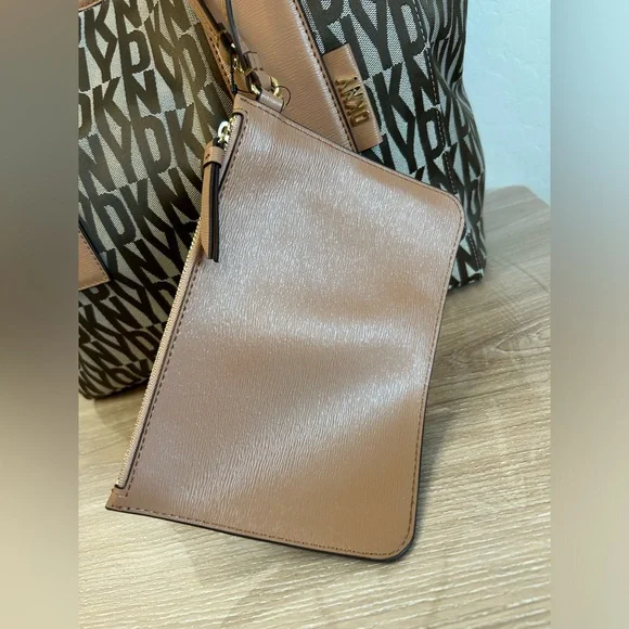 DKNY Tote NWT & Wristlet NWOT BUNDLE - Picture 6 of 14